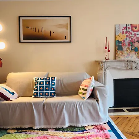 Apartman Cozy Parisian Oasis *