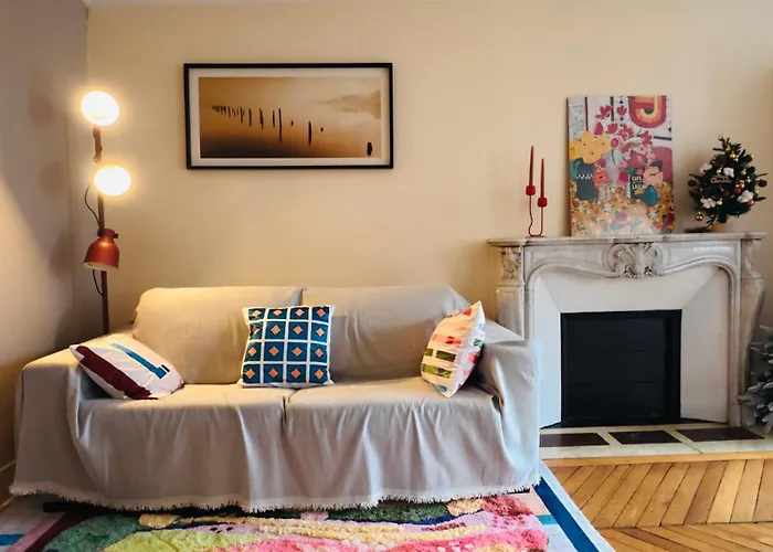 Apartment Cozy Parisian Oasis *